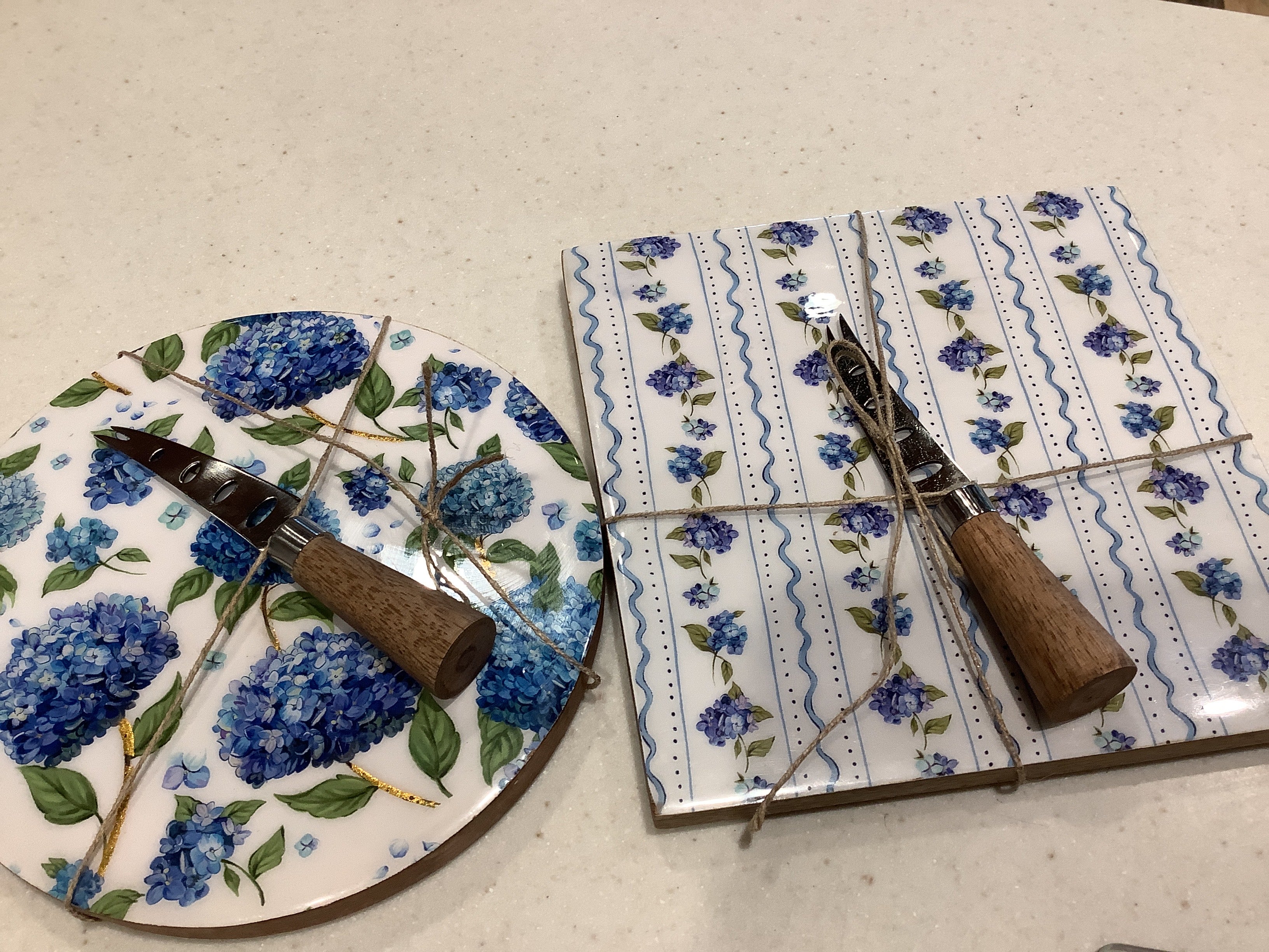 Trivet Hydrangeas with knife